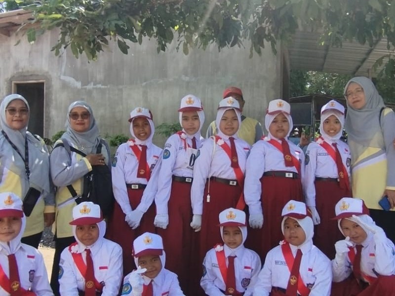 Gerak Jalan SD/MI Kecamatan Kapongan Tahun 2025 Dalam Rangka HUT RI ke-80