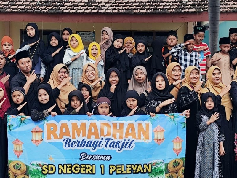 KEGIATAN BERBAGI TAKJIL MURID SDN 1 PELEYAN KAPONGAN